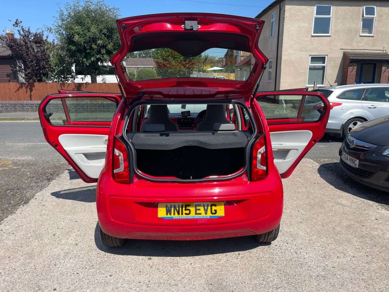 A 2015 VOLKSWAGEN UP! 1.0 BlueMotion Tech High up! Hatchback 5dr Petrol Manual Euro 5 (s/s) (75 p A 2015 VOLKSWAGEN UP! 1.0 BlueMotion Tech High up! Hatchback 5dr Petrol Manual Euro 5 (s/s) (75 p
