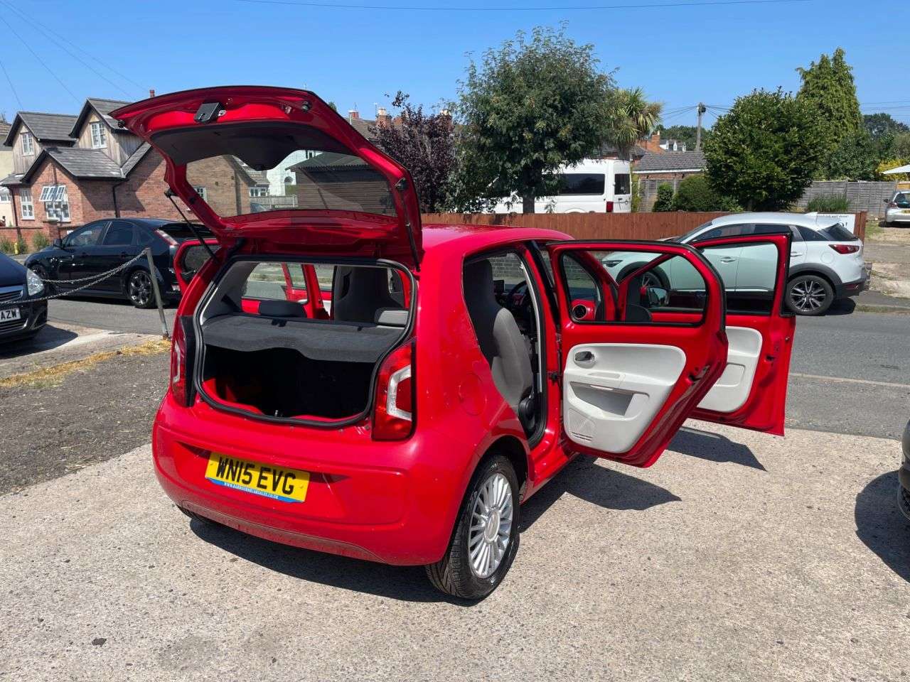 A 2015 VOLKSWAGEN UP! 1.0 BlueMotion Tech High up! Hatchback 5dr Petrol Manual Euro 5 (s/s) (75 p A 2015 VOLKSWAGEN UP! 1.0 BlueMotion Tech High up! Hatchback 5dr Petrol Manual Euro 5 (s/s) (75 p