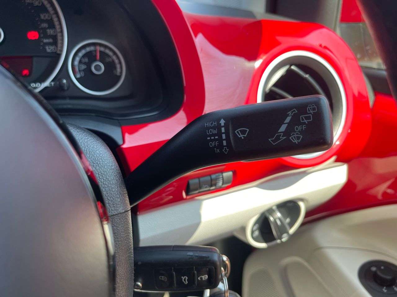 2015 VOLKSWAGEN UP! 2015 VOLKSWAGEN UP!