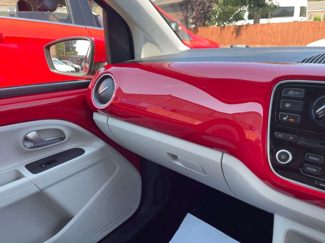 2015 VOLKSWAGEN UP! 2015 VOLKSWAGEN UP!