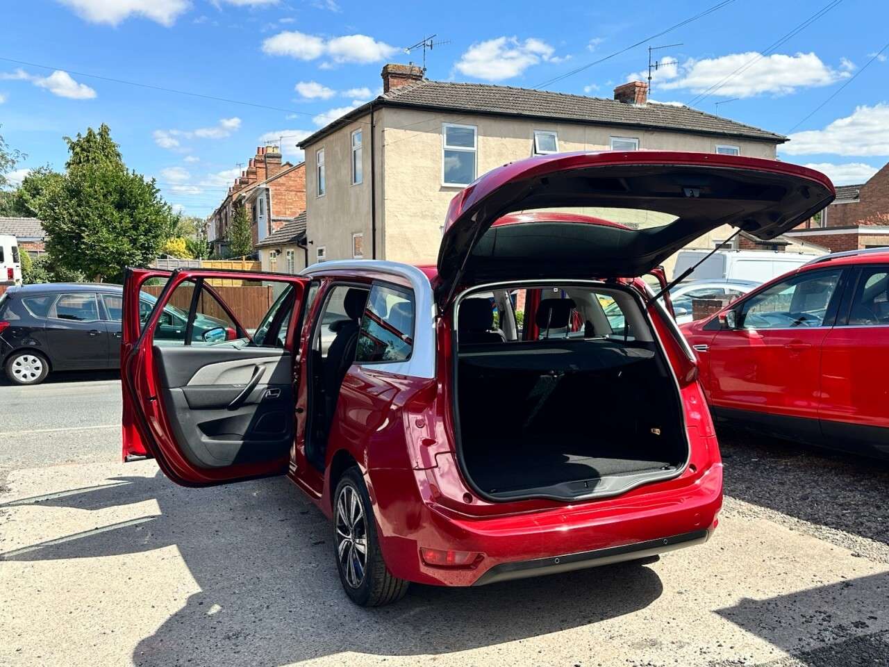 A 2016 CITROEN GRAND C4 PICASSO 1.6 BlueHDi Feel MPV 5dr Diesel Manual Euro 6 (s/s) (120 ps) A 2016 CITROEN GRAND C4 PICASSO 1.6 BlueHDi Feel MPV 5dr Diesel Manual Euro 6 (s/s) (120 ps)