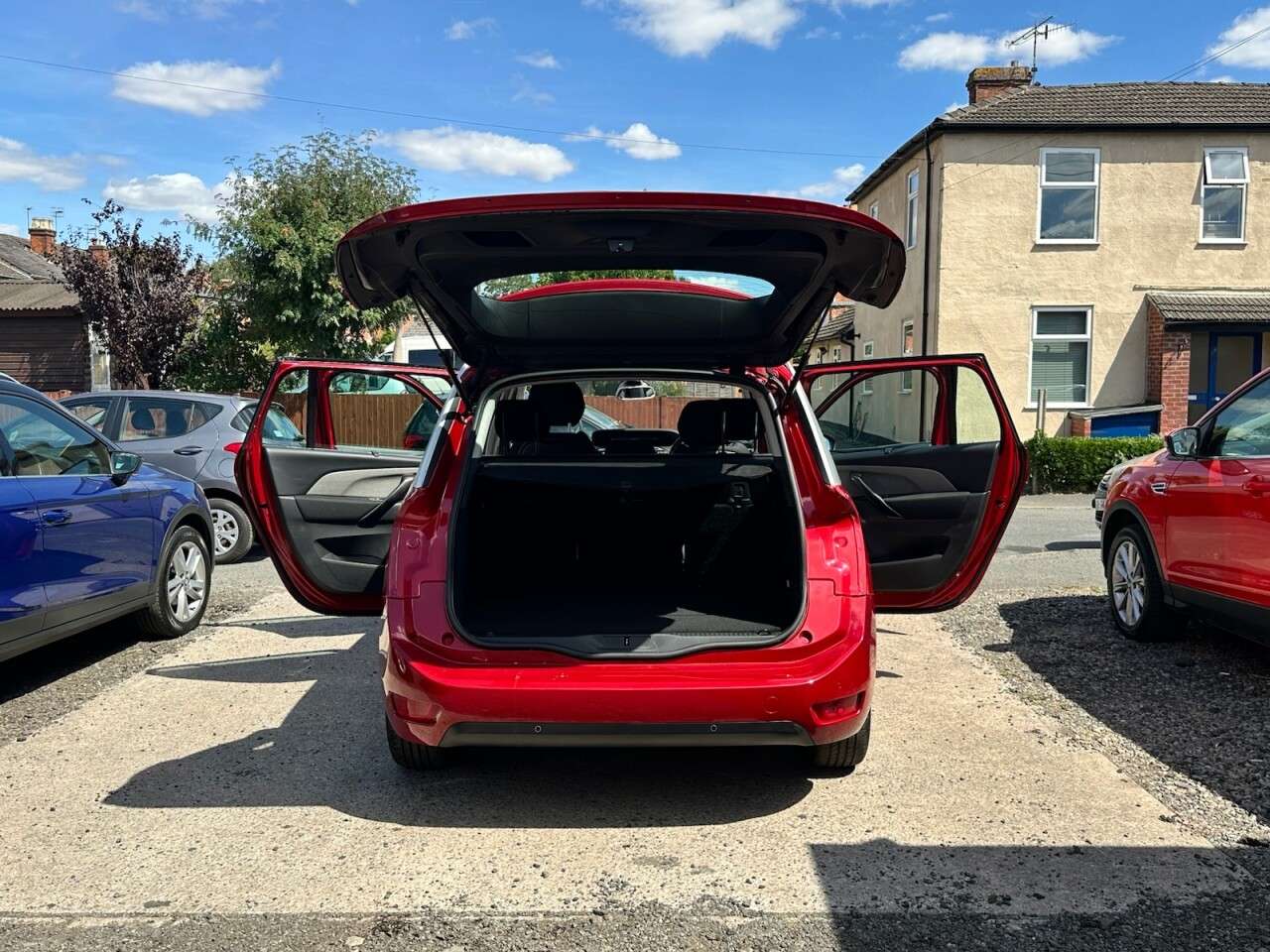A 2016 CITROEN GRAND C4 PICASSO 1.6 BlueHDi Feel MPV 5dr Diesel Manual Euro 6 (s/s) (120 ps) A 2016 CITROEN GRAND C4 PICASSO 1.6 BlueHDi Feel MPV 5dr Diesel Manual Euro 6 (s/s) (120 ps)