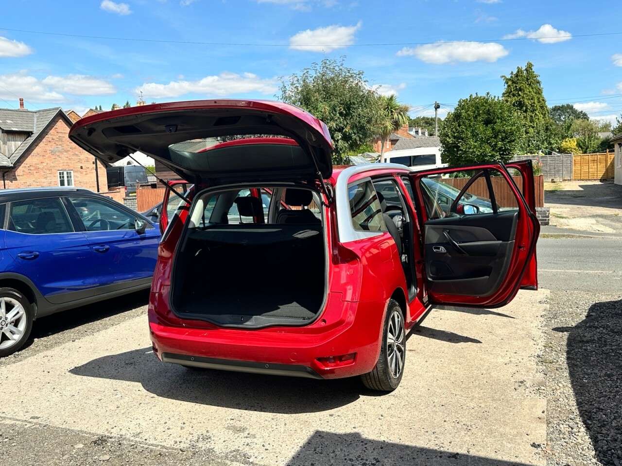 A 2016 CITROEN GRAND C4 PICASSO 1.6 BlueHDi Feel MPV 5dr Diesel Manual Euro 6 (s/s) (120 ps) A 2016 CITROEN GRAND C4 PICASSO 1.6 BlueHDi Feel MPV 5dr Diesel Manual Euro 6 (s/s) (120 ps)