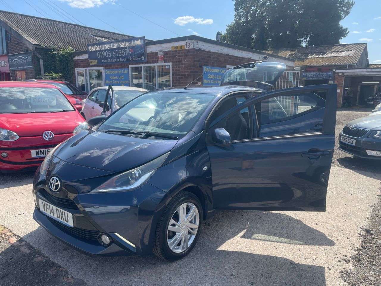 A 2014 TOYOTA AYGO 1.0 VVT-i x-pression Hatchback 5dr Petrol Manual Euro 5 Euro 5 (68 ps) A 2014 TOYOTA AYGO 1.0 VVT-i x-pression Hatchback 5dr Petrol Manual Euro 5 Euro 5 (68 ps)