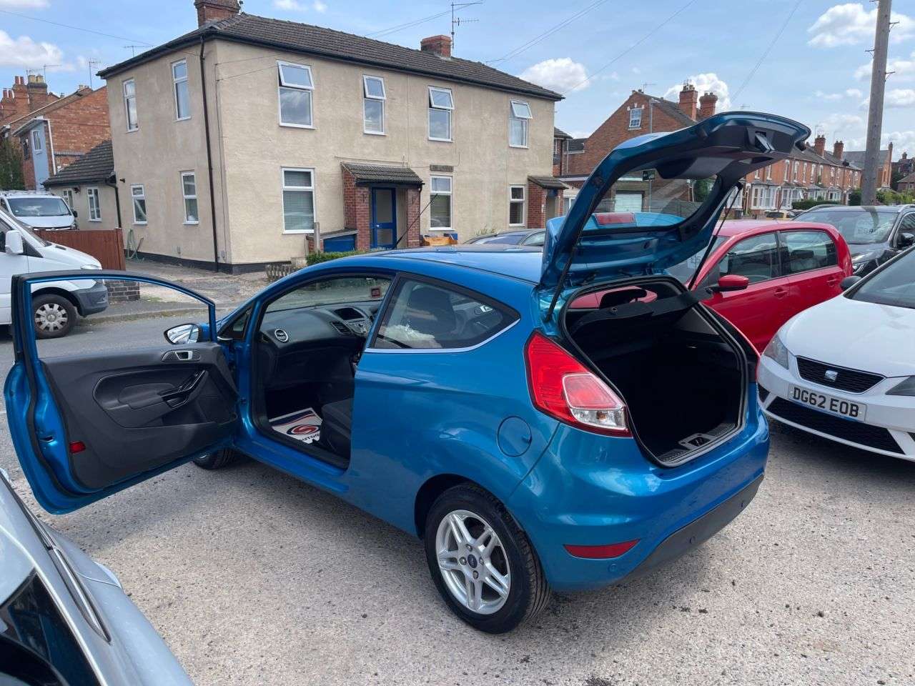 A 2012 FORD FIESTA 1.25 Zetec Hatchback 3dr Petrol Manual (124 g/km, 81 bhp) A 2012 FORD FIESTA 1.25 Zetec Hatchback 3dr Petrol Manual (124 g/km, 81 bhp)