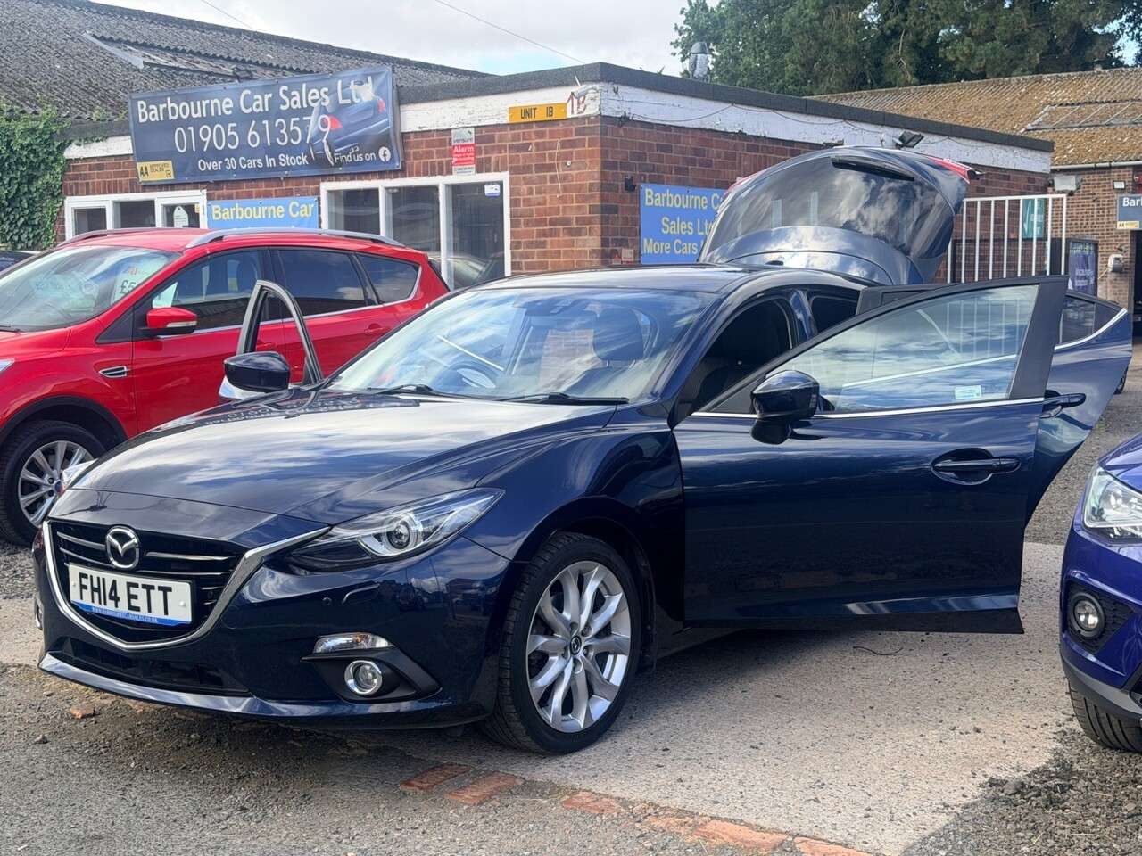 A 2014 MAZDA MAZDA3 2.0 SKYACTIV-G Sport Nav Hatchback 5dr Petrol Manual Euro 5 (s/s) (120 ps) A 2014 MAZDA MAZDA3 2.0 SKYACTIV-G Sport Nav Hatchback 5dr Petrol Manual Euro 5 (s/s) (120 ps)