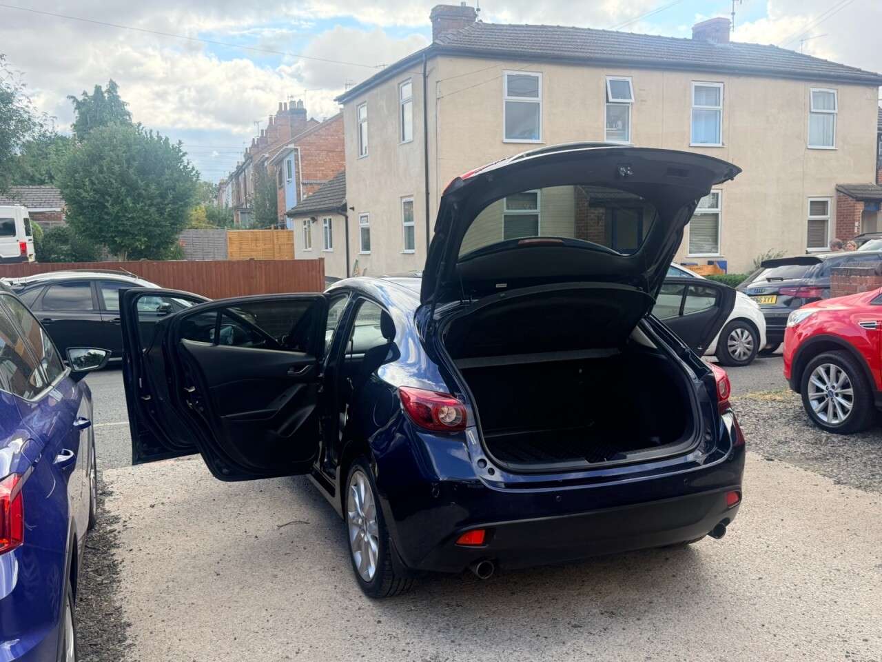 A 2014 MAZDA MAZDA3 2.0 SKYACTIV-G Sport Nav Hatchback 5dr Petrol Manual Euro 5 (s/s) (120 ps) A 2014 MAZDA MAZDA3 2.0 SKYACTIV-G Sport Nav Hatchback 5dr Petrol Manual Euro 5 (s/s) (120 ps)