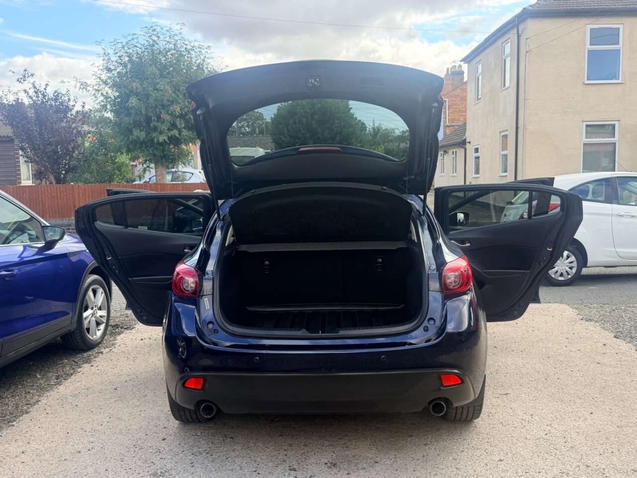 A 2014 MAZDA MAZDA3 2.0 SKYACTIV-G Sport Nav Hatchback 5dr Petrol Manual Euro 5 (s/s) (120 ps) A 2014 MAZDA MAZDA3 2.0 SKYACTIV-G Sport Nav Hatchback 5dr Petrol Manual Euro 5 (s/s) (120 ps)