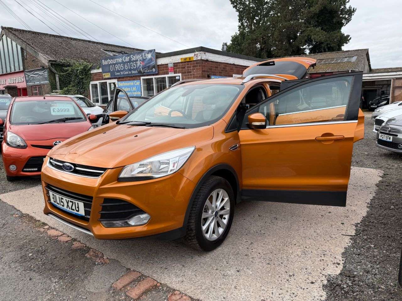 A 2015 FORD KUGA 2.0 TDCi Titanium SUV 5dr Diesel Manual 2WD Euro 6 (s/s) (150 ps) A 2015 FORD KUGA 2.0 TDCi Titanium SUV 5dr Diesel Manual 2WD Euro 6 (s/s) (150 ps)