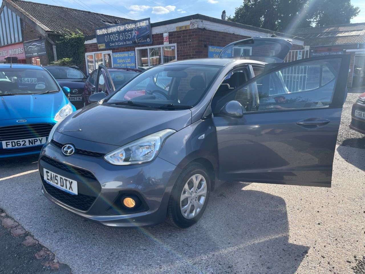 A 2015 HYUNDAI I10 1.2 SE Hatchback 5dr Petrol Manual Euro 5 (87 ps) A 2015 HYUNDAI I10 1.2 SE Hatchback 5dr Petrol Manual Euro 5 (87 ps)