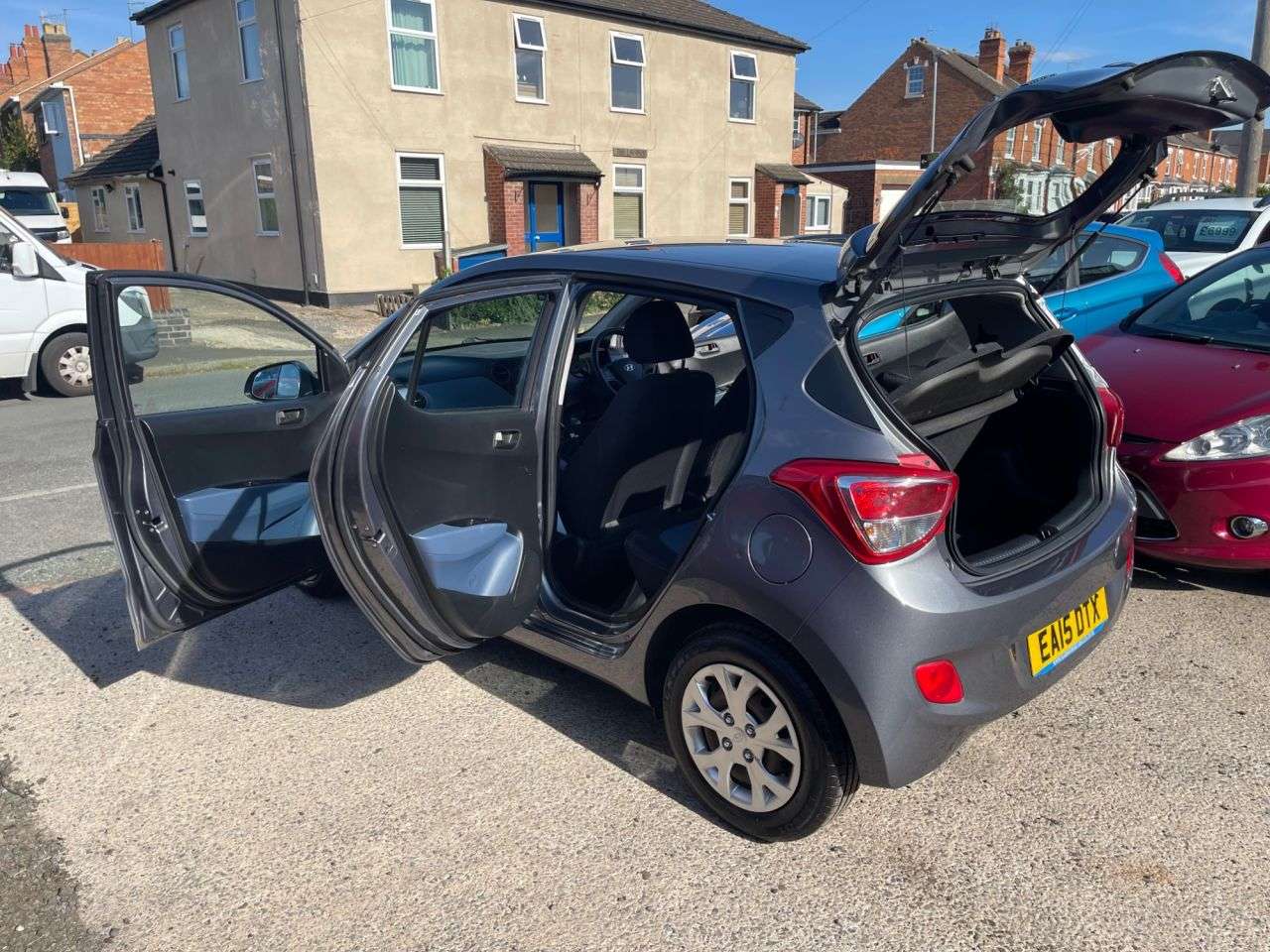 A 2015 HYUNDAI I10 1.2 SE Hatchback 5dr Petrol Manual Euro 5 (87 ps) A 2015 HYUNDAI I10 1.2 SE Hatchback 5dr Petrol Manual Euro 5 (87 ps)