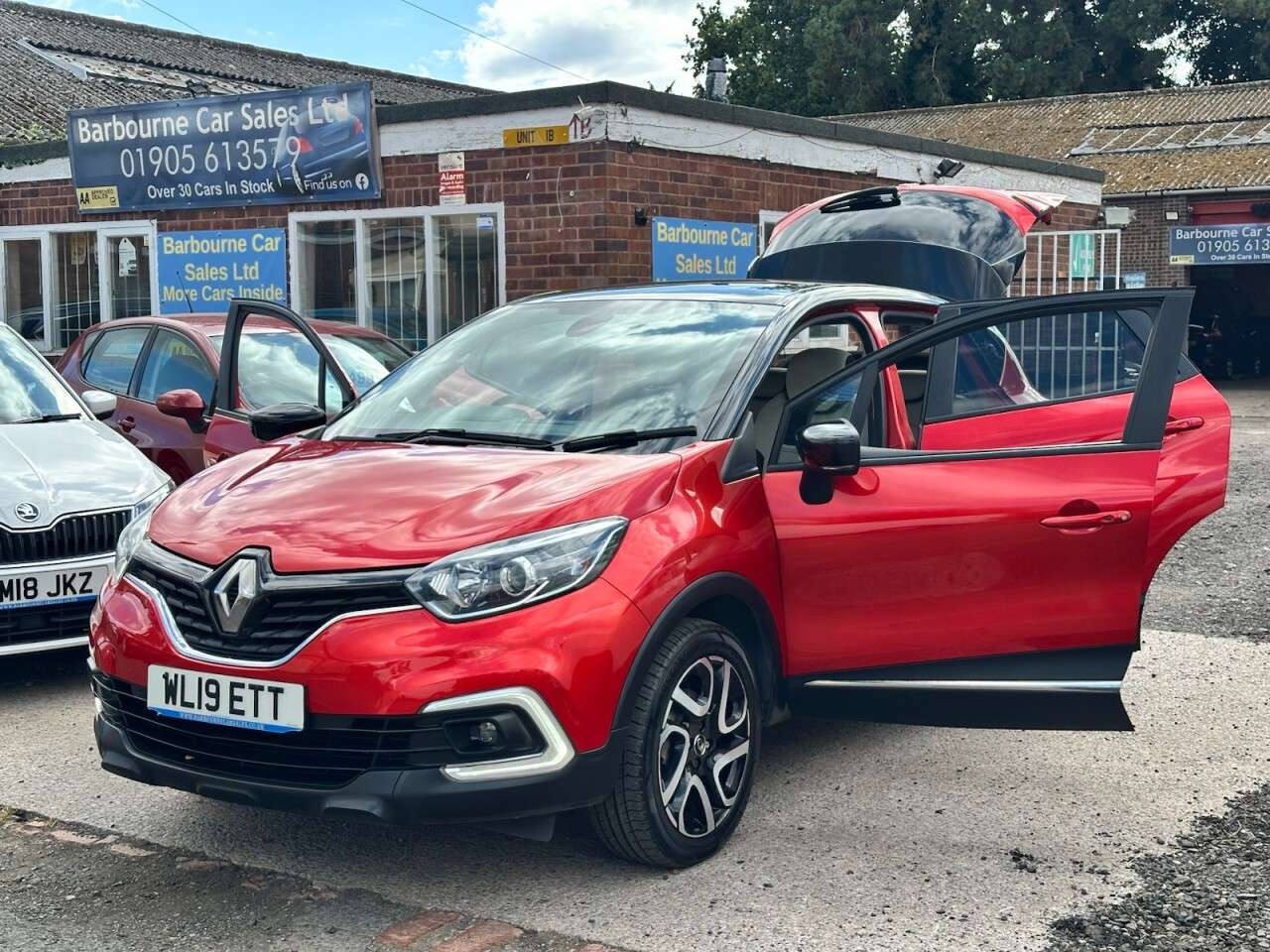 A 2019 RENAULT CAPTUR 1.5 dCi ENERGY Iconic SUV 5dr Diesel Manual Euro 6 (s/s) (90 ps) A 2019 RENAULT CAPTUR 1.5 dCi ENERGY Iconic SUV 5dr Diesel Manual Euro 6 (s/s) (90 ps)