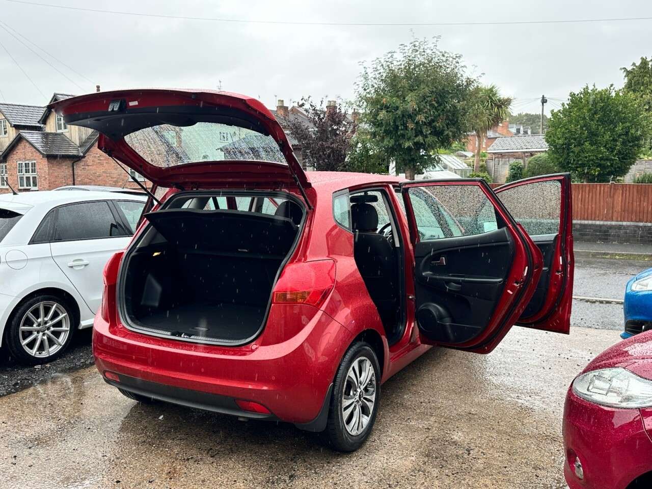 A 2015 KIA VENGA 1.4 CRDi 2 MPV 5dr Diesel Manual Euro 6 (89 bhp) A 2015 KIA VENGA 1.4 CRDi 2 MPV 5dr Diesel Manual Euro 6 (89 bhp)
