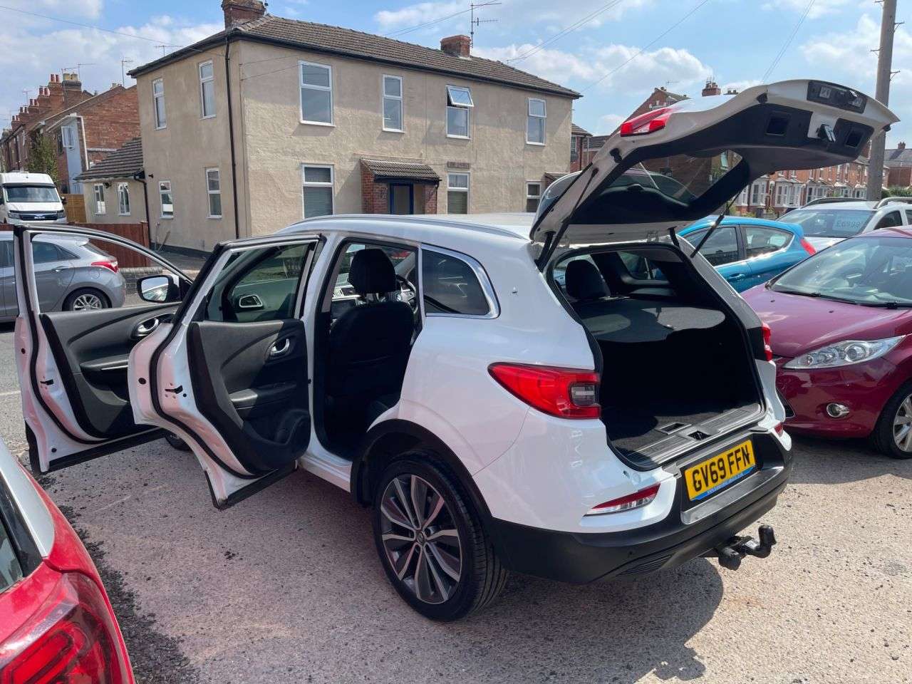 A 2020 RENAULT KADJAR 1.3 TCe Iconic SUV 5dr Petrol Manual Euro 6 (s/s) (140 ps) A 2020 RENAULT KADJAR 1.3 TCe Iconic SUV 5dr Petrol Manual Euro 6 (s/s) (140 ps)
