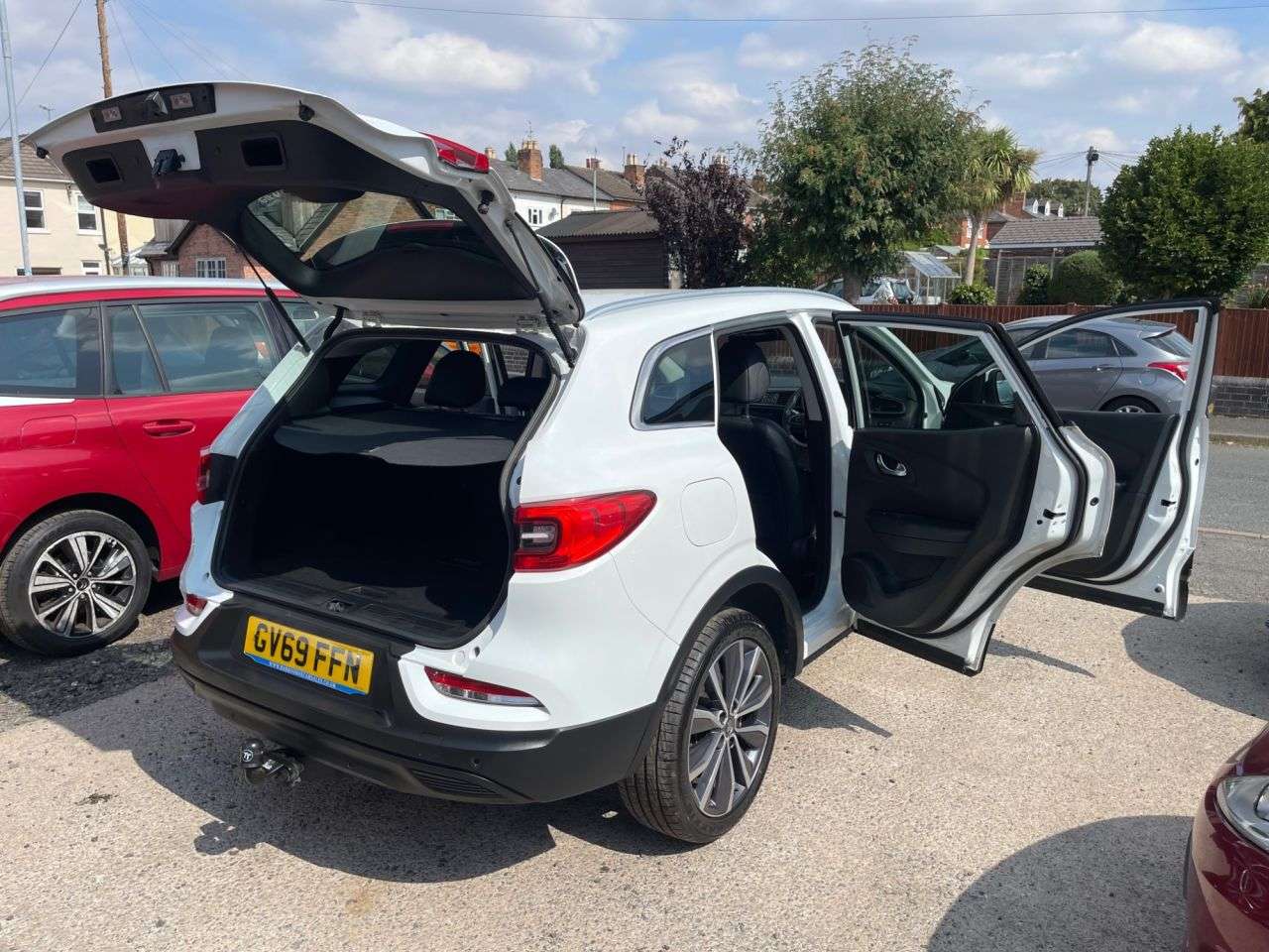 A 2020 RENAULT KADJAR 1.3 TCe Iconic SUV 5dr Petrol Manual Euro 6 (s/s) (140 ps) A 2020 RENAULT KADJAR 1.3 TCe Iconic SUV 5dr Petrol Manual Euro 6 (s/s) (140 ps)