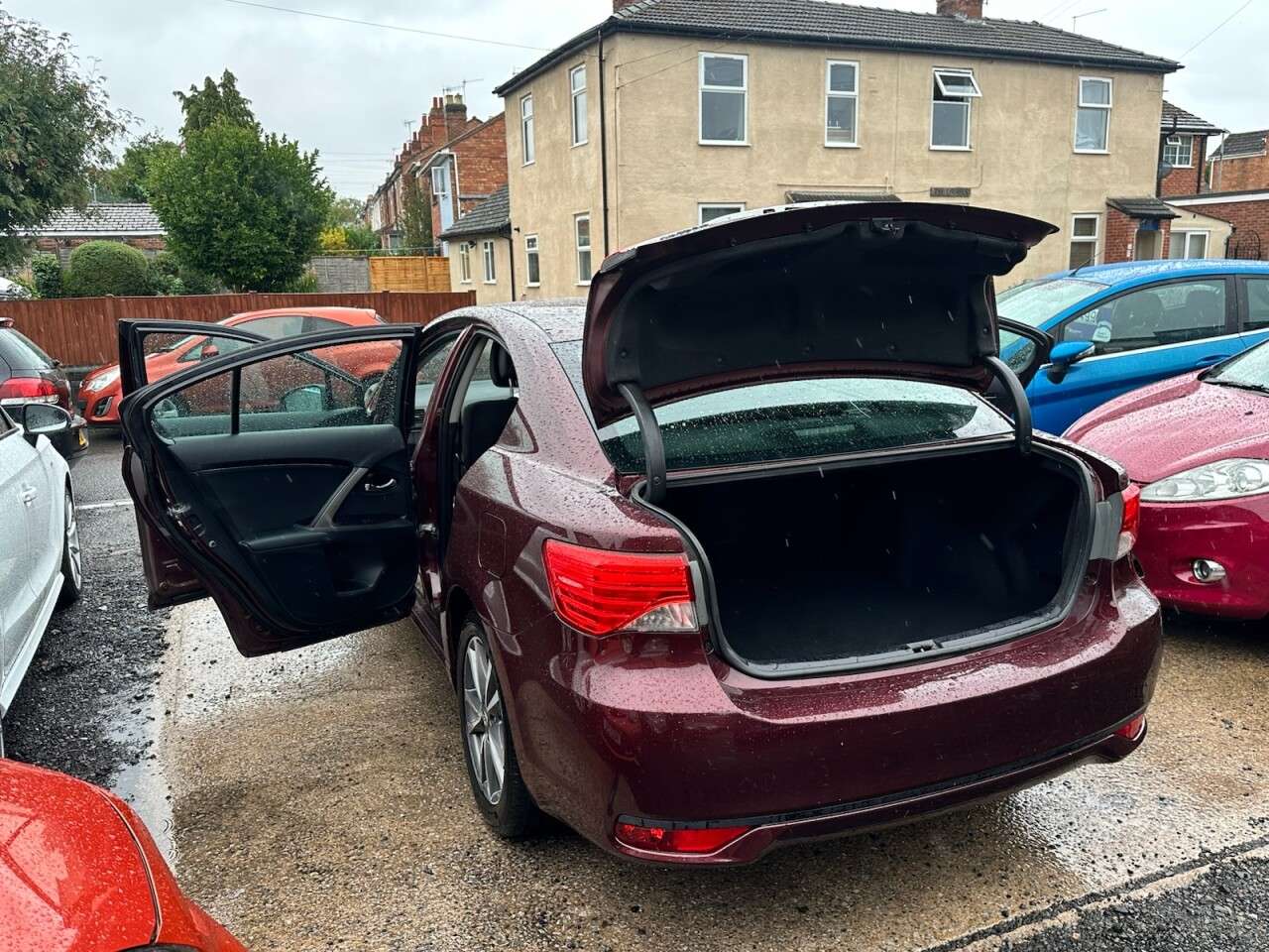 A 2014 TOYOTA AVENSIS 2.0 D-4D Icon Saloon 4dr Diesel Manual Euro 5 (126 ps) A 2014 TOYOTA AVENSIS 2.0 D-4D Icon Saloon 4dr Diesel Manual Euro 5 (126 ps)
