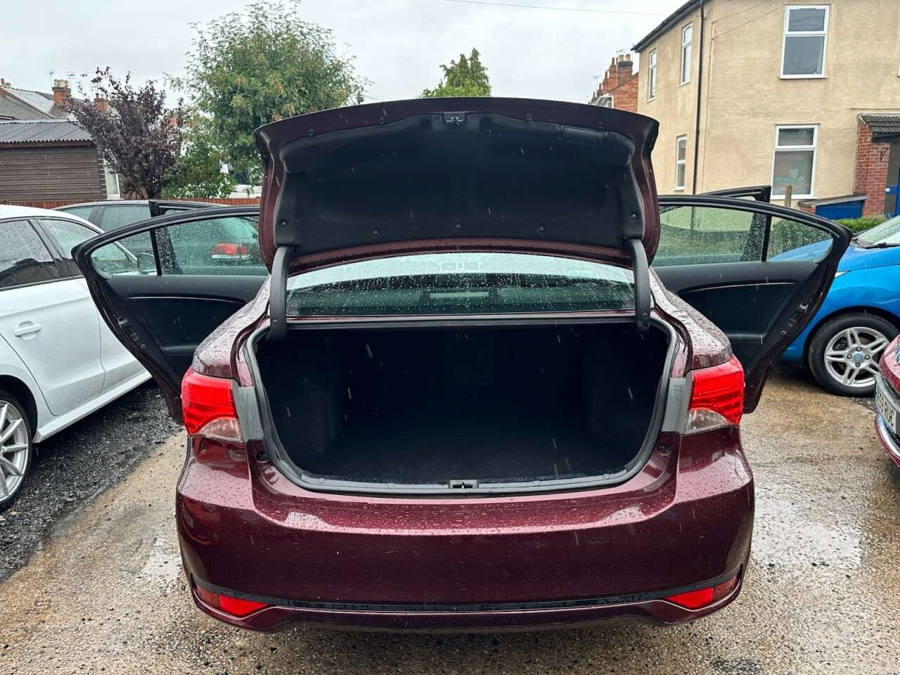 A 2014 TOYOTA AVENSIS 2.0 D-4D Icon Saloon 4dr Diesel Manual Euro 5 (126 ps) A 2014 TOYOTA AVENSIS 2.0 D-4D Icon Saloon 4dr Diesel Manual Euro 5 (126 ps)