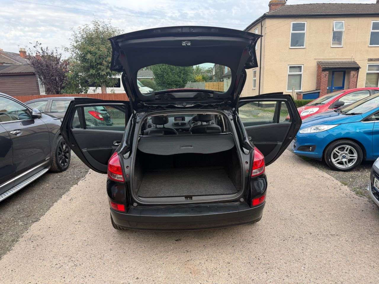 A 2012 RENAULT CLIO 1.2 Dynamique TomTom Sport Tourer 5dr Petrol Manual Euro 5 (75 ps) A 2012 RENAULT CLIO 1.2 Dynamique TomTom Sport Tourer 5dr Petrol Manual Euro 5 (75 ps)