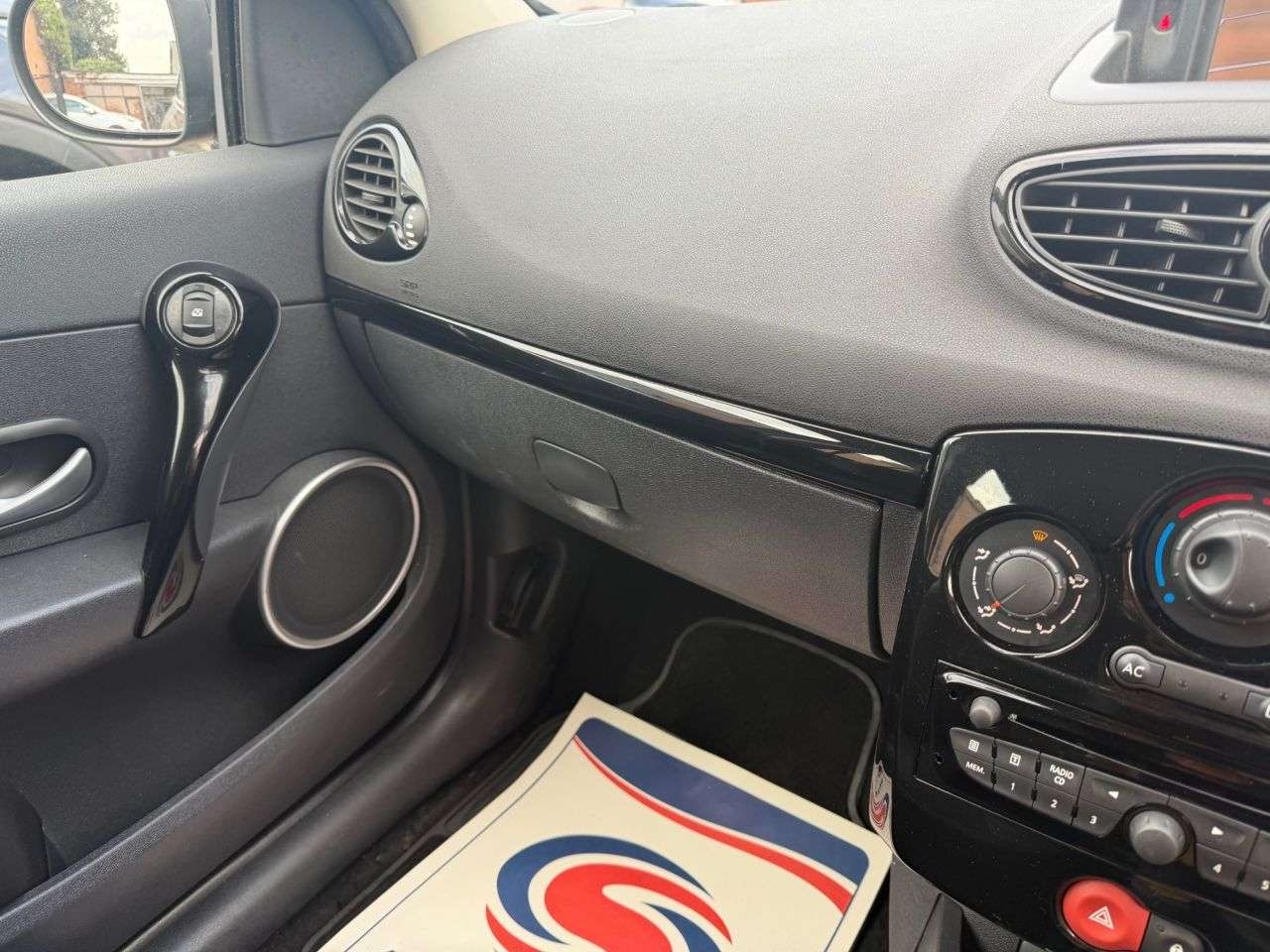 2012 RENAULT CLIO 2012 RENAULT CLIO