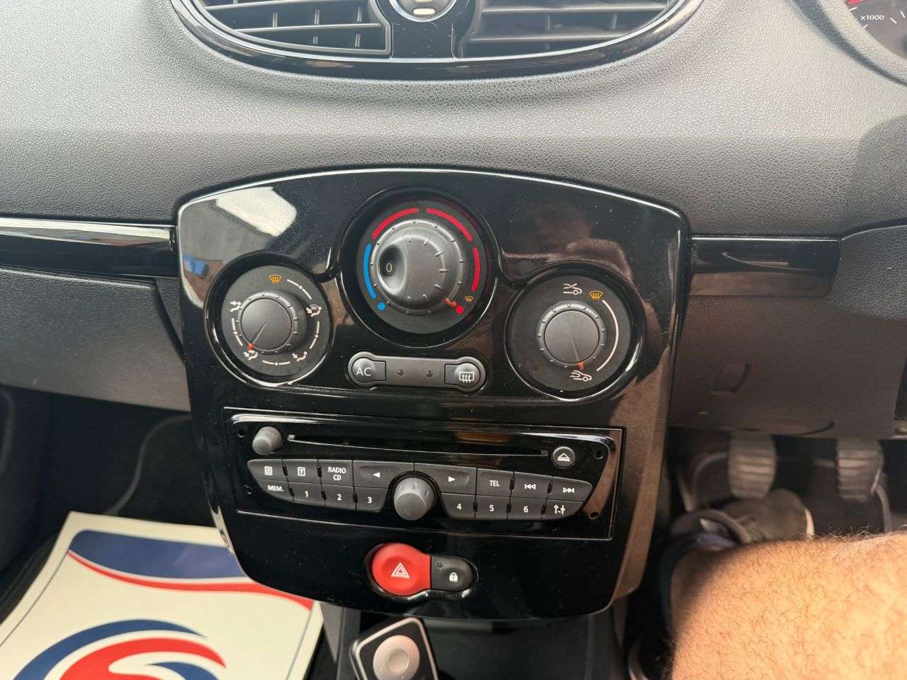 2012 RENAULT CLIO 2012 RENAULT CLIO