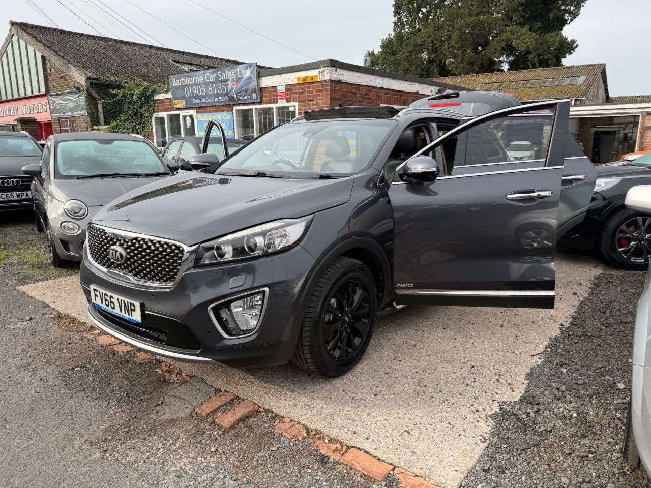 A 2017 KIA SORENTO 2.2 CRDi KX-3 SUV 5dr Diesel Manual AWD Euro 6 (s/s) (197 bhp) A 2017 KIA SORENTO 2.2 CRDi KX-3 SUV 5dr Diesel Manual AWD Euro 6 (s/s) (197 bhp)