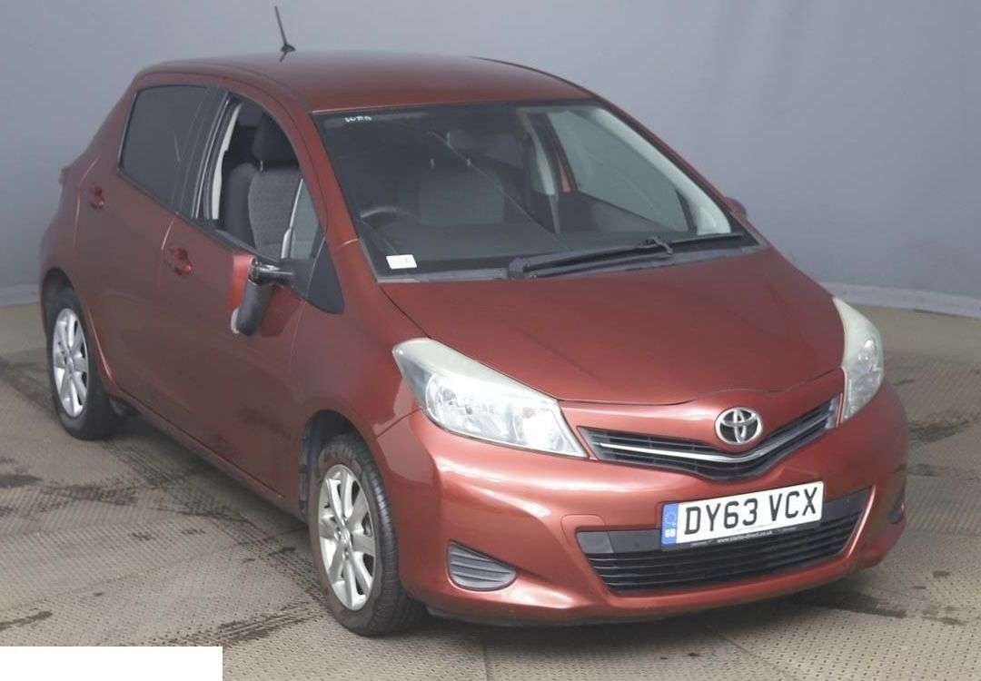 A 2013 TOYOTA YARIS 1.33 Dual VVT-i TR Hatchback 5dr Petrol Manual Euro 5 (101 ps) A 2013 TOYOTA YARIS 1.33 Dual VVT-i TR Hatchback 5dr Petrol Manual Euro 5 (101 ps)