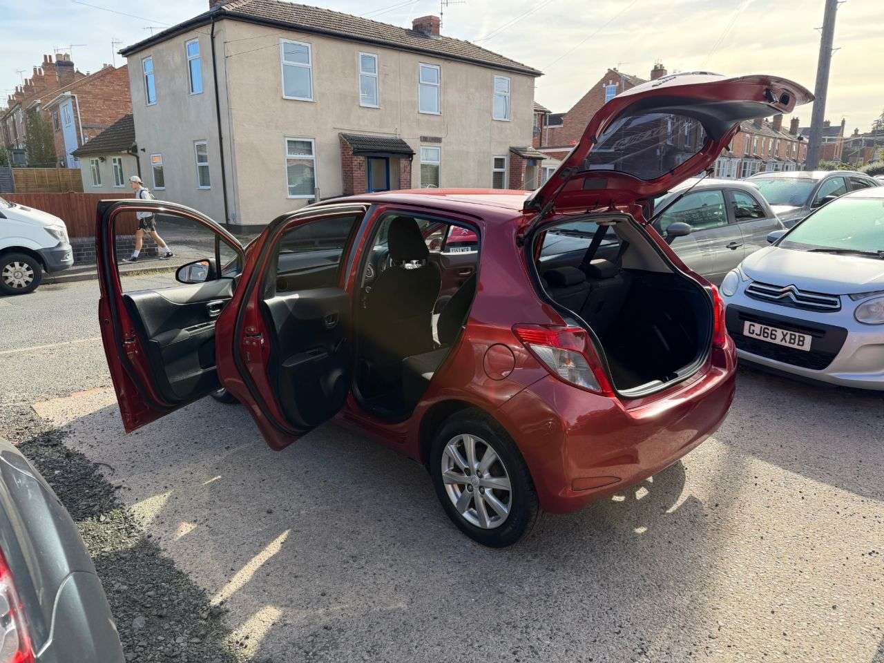 A 2013 TOYOTA YARIS 1.33 Dual VVT-i TR Hatchback 5dr Petrol Manual Euro 5 (101 ps) A 2013 TOYOTA YARIS 1.33 Dual VVT-i TR Hatchback 5dr Petrol Manual Euro 5 (101 ps)