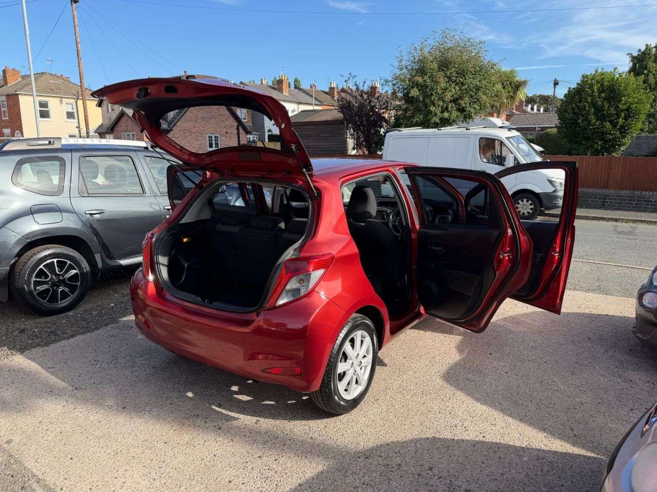 A 2013 TOYOTA YARIS 1.33 Dual VVT-i TR Hatchback 5dr Petrol Manual Euro 5 (101 ps) A 2013 TOYOTA YARIS 1.33 Dual VVT-i TR Hatchback 5dr Petrol Manual Euro 5 (101 ps)