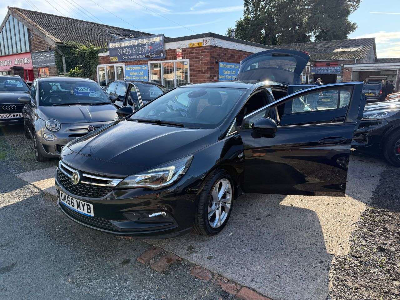 A 2016 VAUXHALL ASTRA 1.6 CDTi BlueInjection SRi Nav Hatchback 5dr Diesel Manual Euro 6 (s/s) (13 A 2016 VAUXHALL ASTRA 1.6 CDTi BlueInjection SRi Nav Hatchback 5dr Diesel Manual Euro 6 (s/s) (13