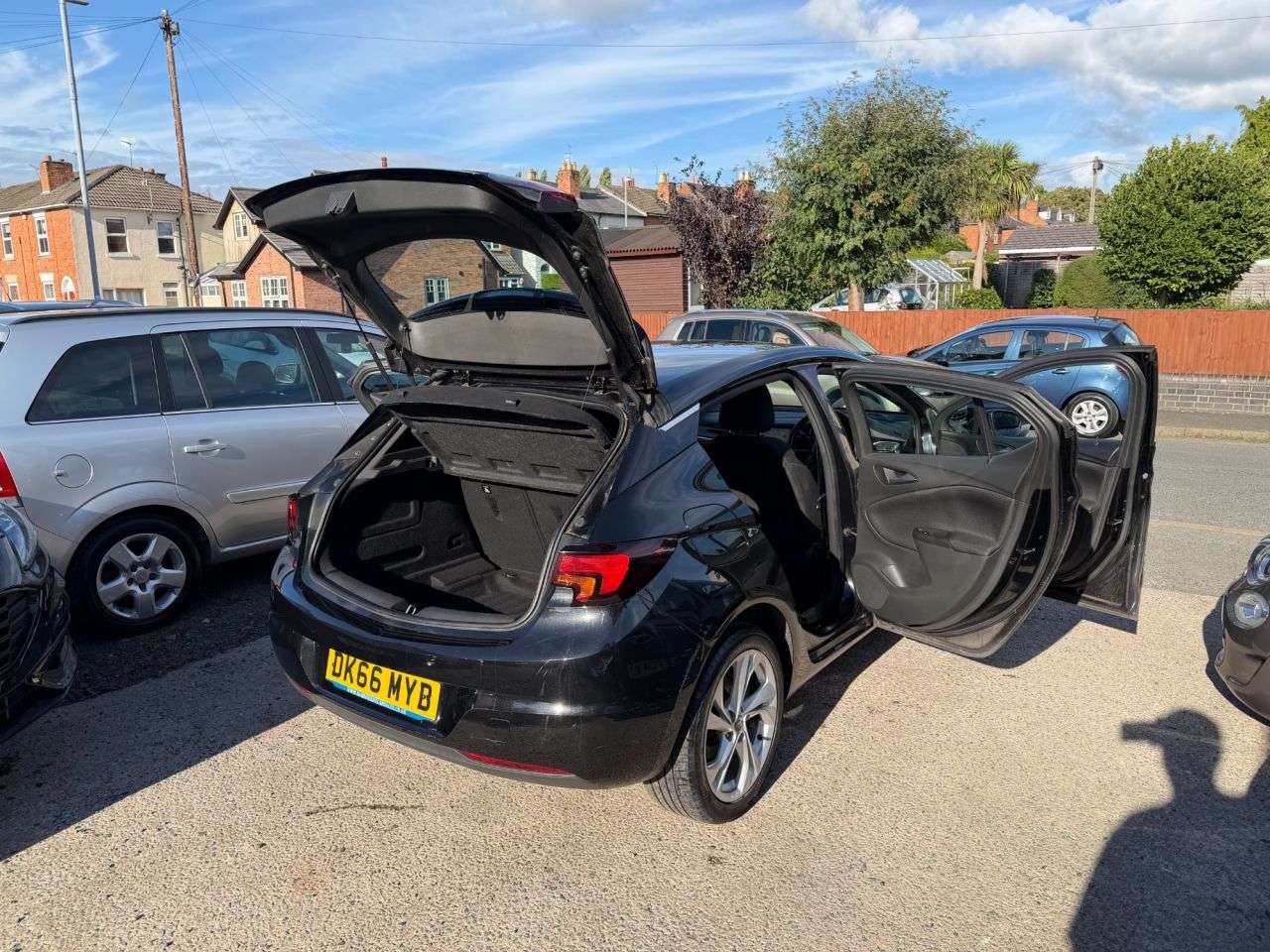 A 2016 VAUXHALL ASTRA 1.6 CDTi BlueInjection SRi Nav Hatchback 5dr Diesel Manual Euro 6 (s/s) (13 A 2016 VAUXHALL ASTRA 1.6 CDTi BlueInjection SRi Nav Hatchback 5dr Diesel Manual Euro 6 (s/s) (13