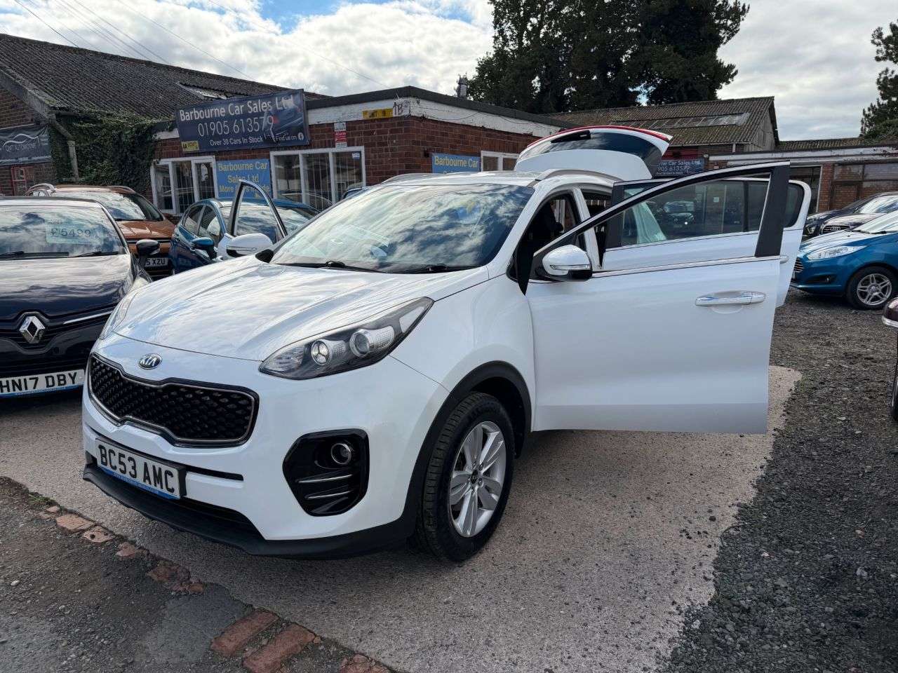 A 2016 KIA SPORTAGE 1.7 CRDi 2 SUV 5dr Diesel Manual Euro 6 (s/s) (114 bhp) A 2016 KIA SPORTAGE 1.7 CRDi 2 SUV 5dr Diesel Manual Euro 6 (s/s) (114 bhp)