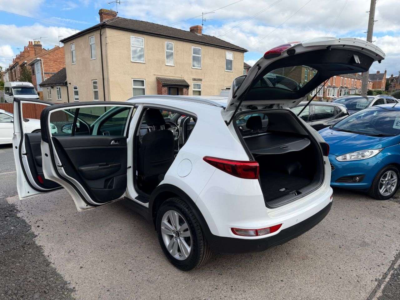 A 2016 KIA SPORTAGE 1.7 CRDi 2 SUV 5dr Diesel Manual Euro 6 (s/s) (114 bhp) A 2016 KIA SPORTAGE 1.7 CRDi 2 SUV 5dr Diesel Manual Euro 6 (s/s) (114 bhp)