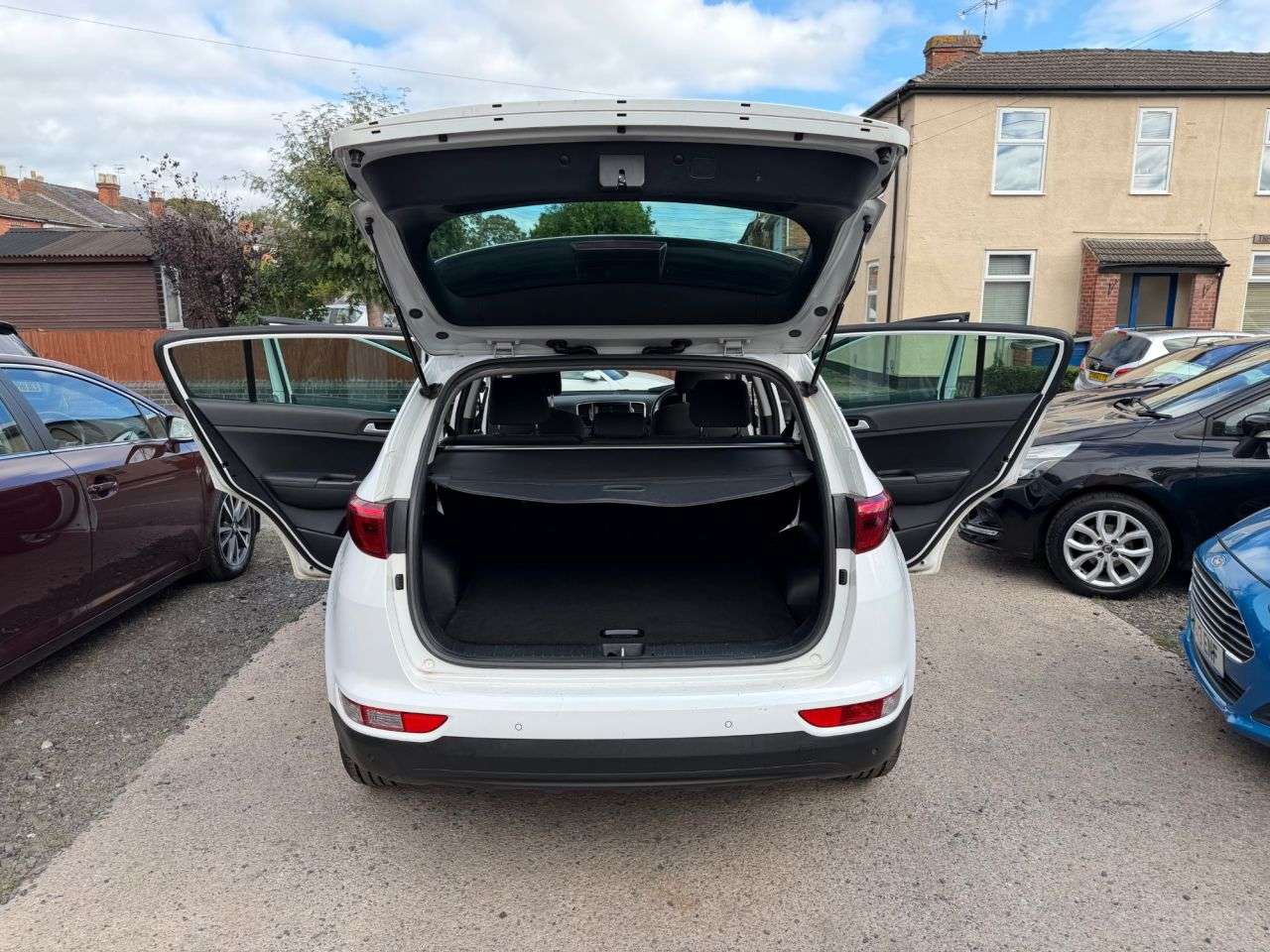 A 2016 KIA SPORTAGE 1.7 CRDi 2 SUV 5dr Diesel Manual Euro 6 (s/s) (114 bhp) A 2016 KIA SPORTAGE 1.7 CRDi 2 SUV 5dr Diesel Manual Euro 6 (s/s) (114 bhp)