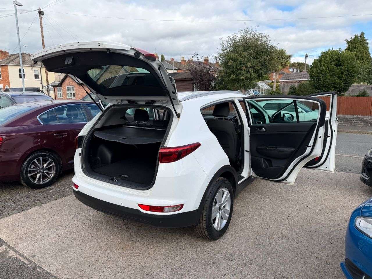 A 2016 KIA SPORTAGE 1.7 CRDi 2 SUV 5dr Diesel Manual Euro 6 (s/s) (114 bhp) A 2016 KIA SPORTAGE 1.7 CRDi 2 SUV 5dr Diesel Manual Euro 6 (s/s) (114 bhp)