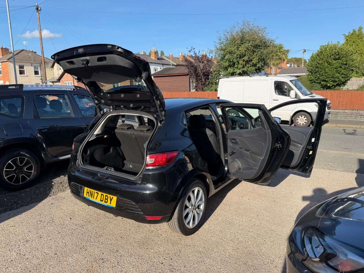 A 2017 RENAULT CLIO 1.2 16V Dynamique Nav Hatchback 5dr Petrol Manual Euro 6 (75 ps) A 2017 RENAULT CLIO 1.2 16V Dynamique Nav Hatchback 5dr Petrol Manual Euro 6 (75 ps)