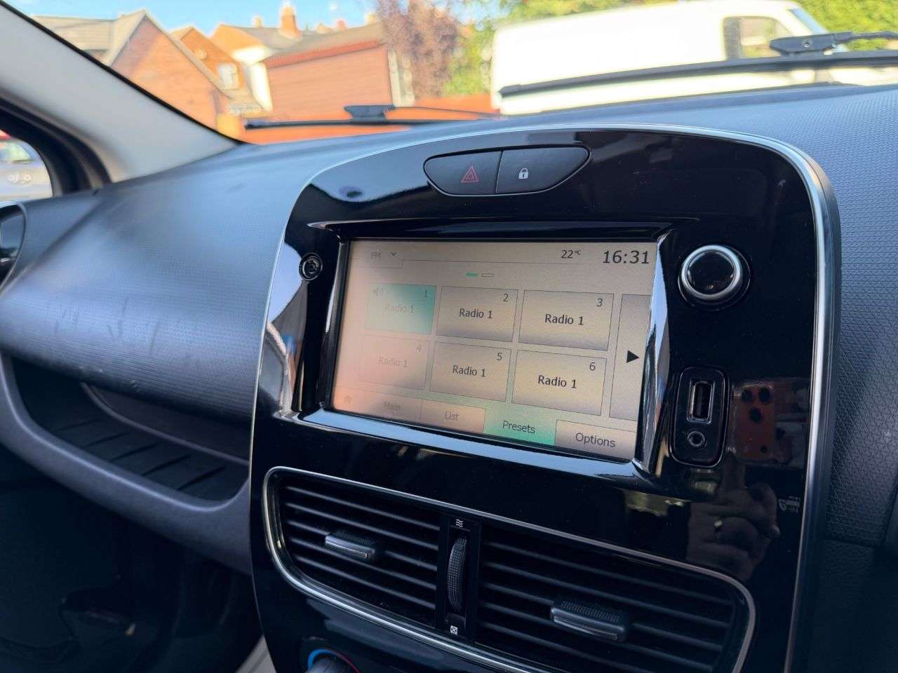 2017 RENAULT CLIO 2017 RENAULT CLIO