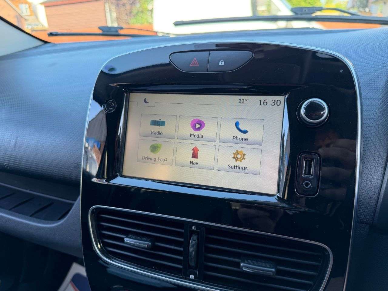 2017 RENAULT CLIO 2017 RENAULT CLIO