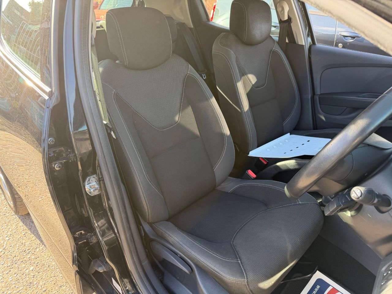 2017 RENAULT CLIO 2017 RENAULT CLIO