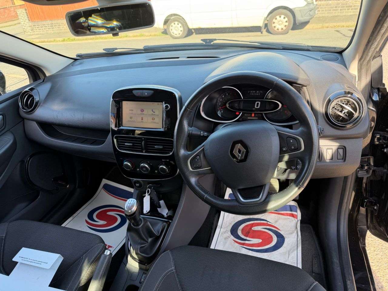 2017 RENAULT CLIO 2017 RENAULT CLIO