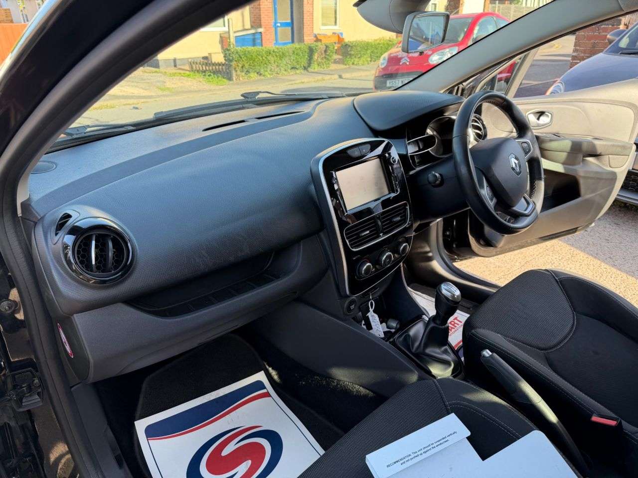 2017 RENAULT CLIO 2017 RENAULT CLIO