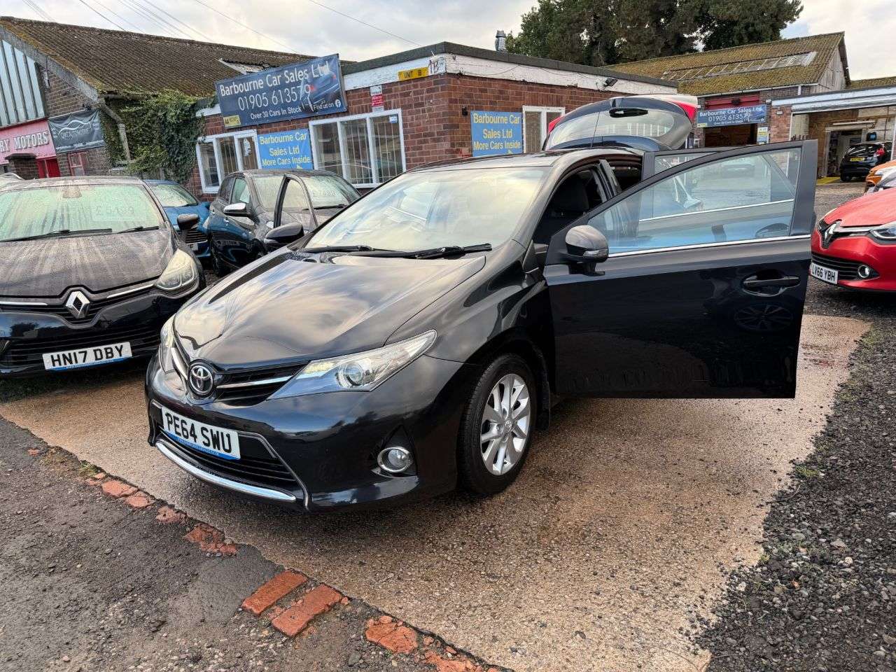 A 2014 TOYOTA AURIS 1.4 D-4D Icon Hatchback 5dr Diesel Manual Euro 5 (s/s) (90 ps) A 2014 TOYOTA AURIS 1.4 D-4D Icon Hatchback 5dr Diesel Manual Euro 5 (s/s) (90 ps)