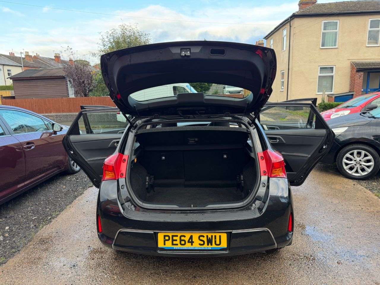 A 2014 TOYOTA AURIS 1.4 D-4D Icon Hatchback 5dr Diesel Manual Euro 5 (s/s) (90 ps) A 2014 TOYOTA AURIS 1.4 D-4D Icon Hatchback 5dr Diesel Manual Euro 5 (s/s) (90 ps)