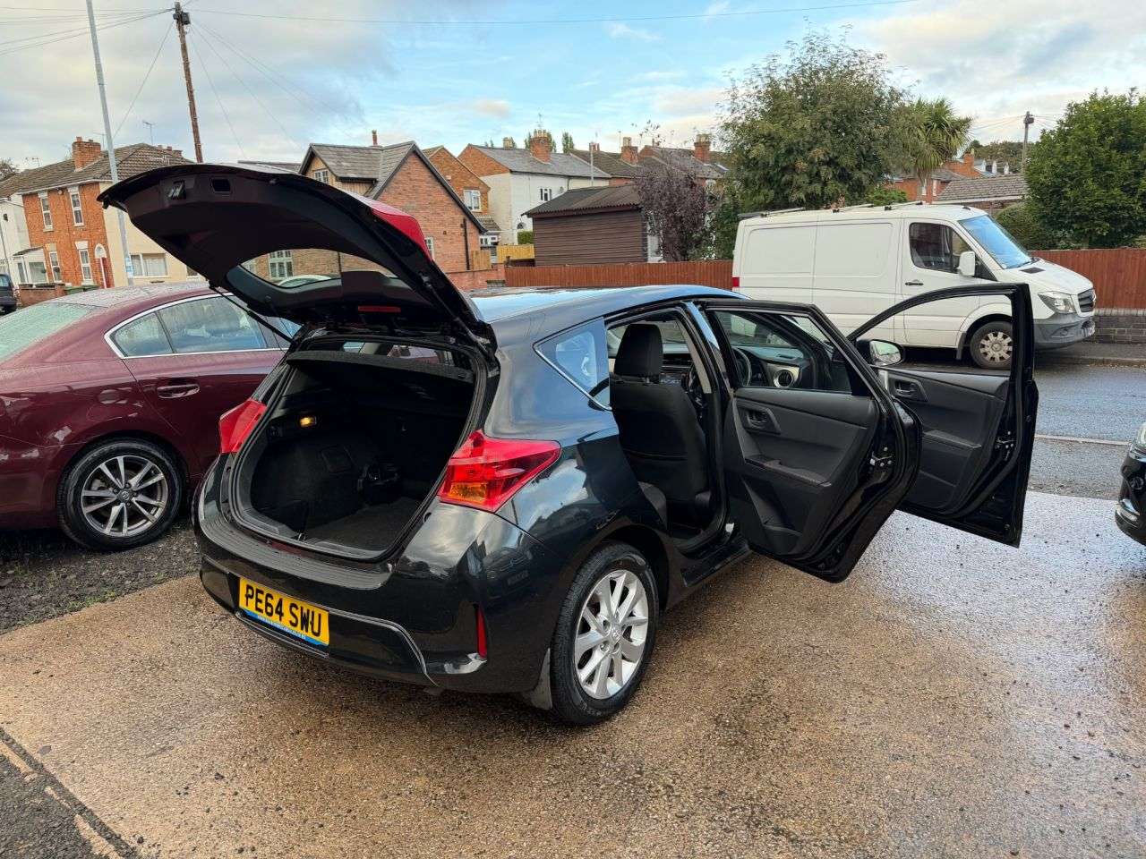 A 2014 TOYOTA AURIS 1.4 D-4D Icon Hatchback 5dr Diesel Manual Euro 5 (s/s) (90 ps) A 2014 TOYOTA AURIS 1.4 D-4D Icon Hatchback 5dr Diesel Manual Euro 5 (s/s) (90 ps)