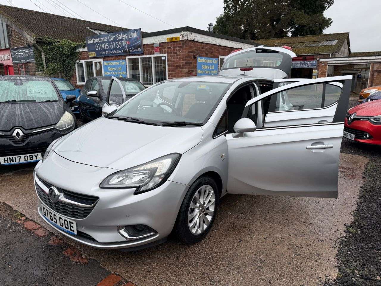 A 2016 VAUXHALL CORSA 1.2i SE Hatchback 5dr Petrol Manual Euro 6 (70 ps) A 2016 VAUXHALL CORSA 1.2i SE Hatchback 5dr Petrol Manual Euro 6 (70 ps)