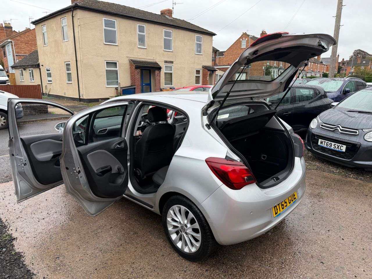 A 2016 VAUXHALL CORSA 1.2i SE Hatchback 5dr Petrol Manual Euro 6 (70 ps) A 2016 VAUXHALL CORSA 1.2i SE Hatchback 5dr Petrol Manual Euro 6 (70 ps)