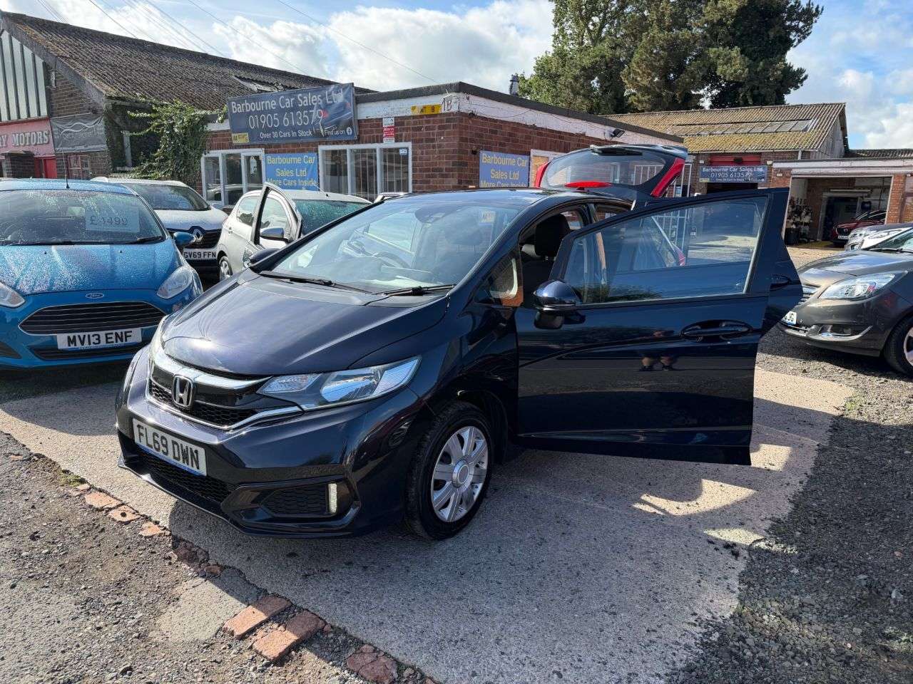 A 2019 HONDA JAZZ 1.3 i-VTEC S Hatchback 5dr Petrol Manual Euro 6 (s/s) (102 ps) A 2019 HONDA JAZZ 1.3 i-VTEC S Hatchback 5dr Petrol Manual Euro 6 (s/s) (102 ps)