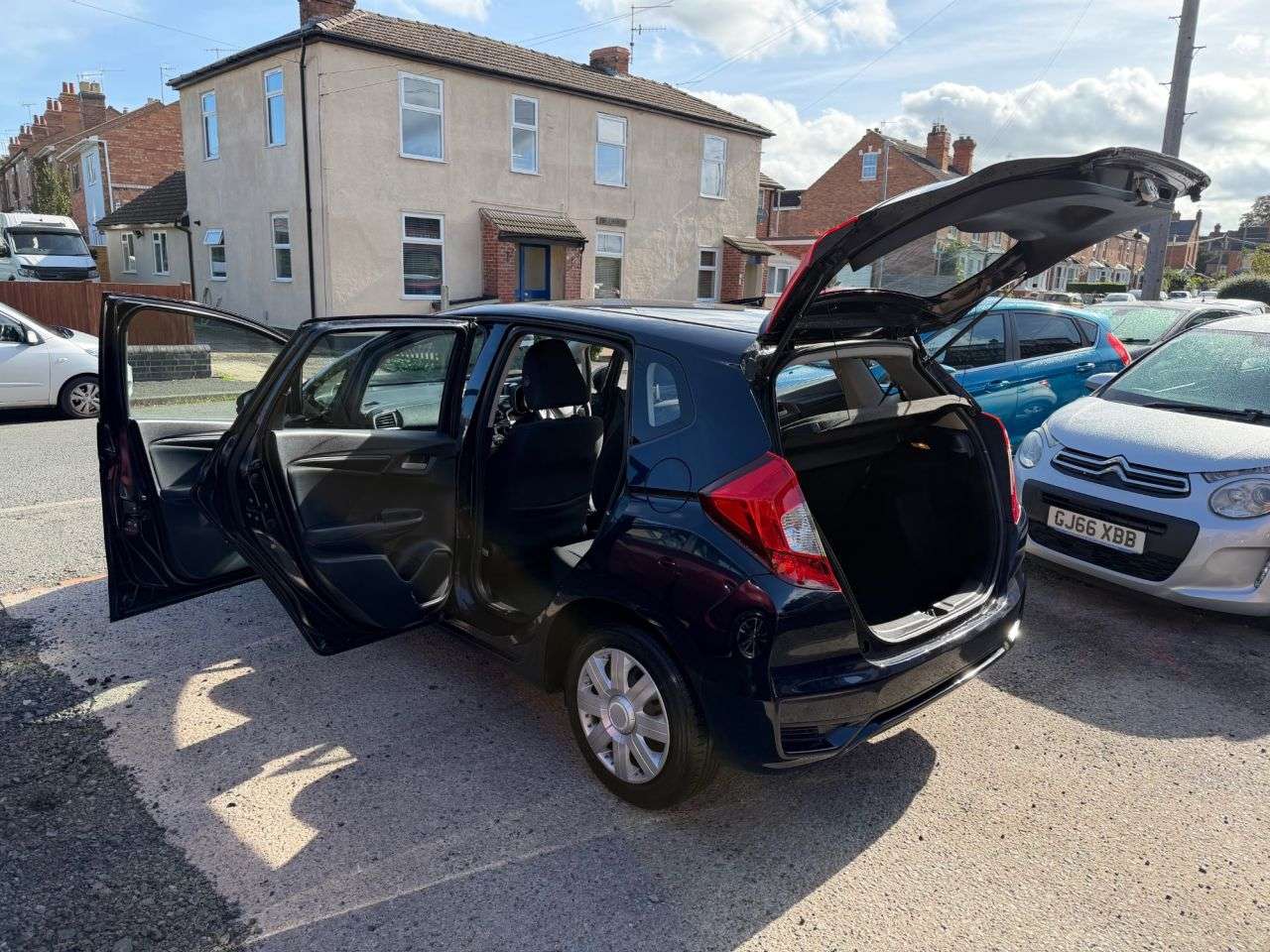 A 2019 HONDA JAZZ 1.3 i-VTEC S Hatchback 5dr Petrol Manual Euro 6 (s/s) (102 ps) A 2019 HONDA JAZZ 1.3 i-VTEC S Hatchback 5dr Petrol Manual Euro 6 (s/s) (102 ps)