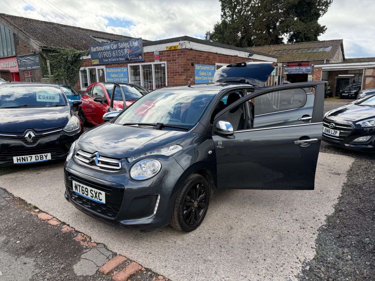 A 2019 CITROEN C1 1.0 VTi Origins Hatchback 5dr Petrol Manual Euro 6 (s/s) (72 ps) A 2019 CITROEN C1 1.0 VTi Origins Hatchback 5dr Petrol Manual Euro 6 (s/s) (72 ps)