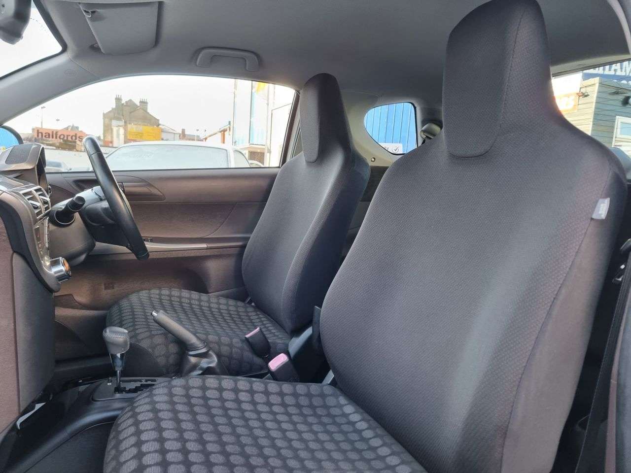 2010 TOYOTA IQ 2010 TOYOTA IQ