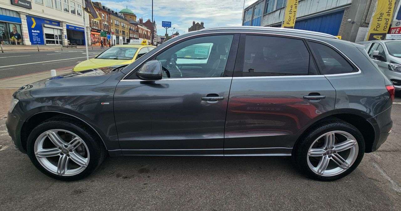 A 2013 AUDI Q5 AUTOMATIC 2.0 TFSI QUATTRO S LINE PLUS 5d 222 BHP PANORAMIC SUNROOF,SAT/NAV A 2013 AUDI Q5 AUTOMATIC 2.0 TFSI QUATTRO S LINE PLUS 5d 222 BHP PANORAMIC SUNROOF,SAT/NAV